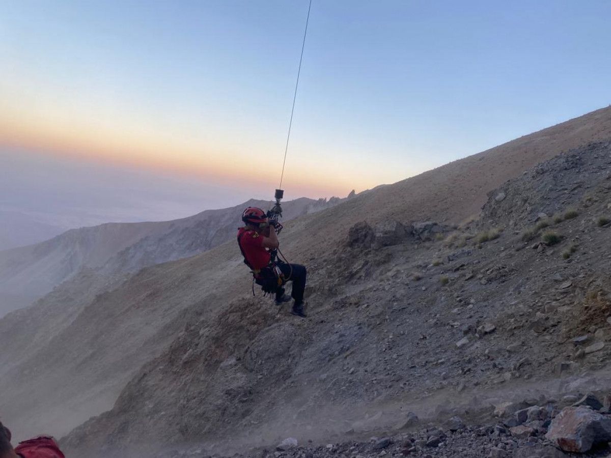 Erciyes e zirve tırmanışı yapan dağcıların üzerine kaya yuvarlandı #9