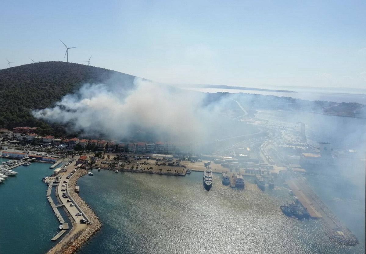 İzmir deki orman yangınına havadan ve karadan müdahale ediliyor  #1