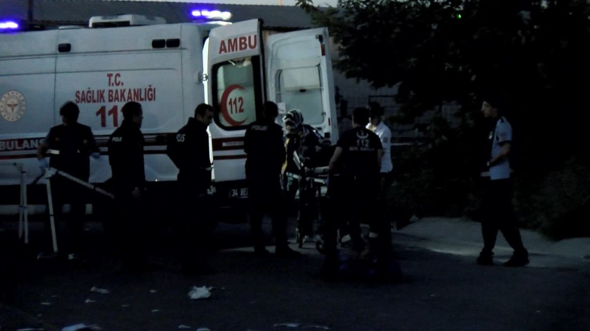 İstanbul da minibüsün çarptığı motosikletteki baba ile 3 yaşındaki oğlu öldü #7