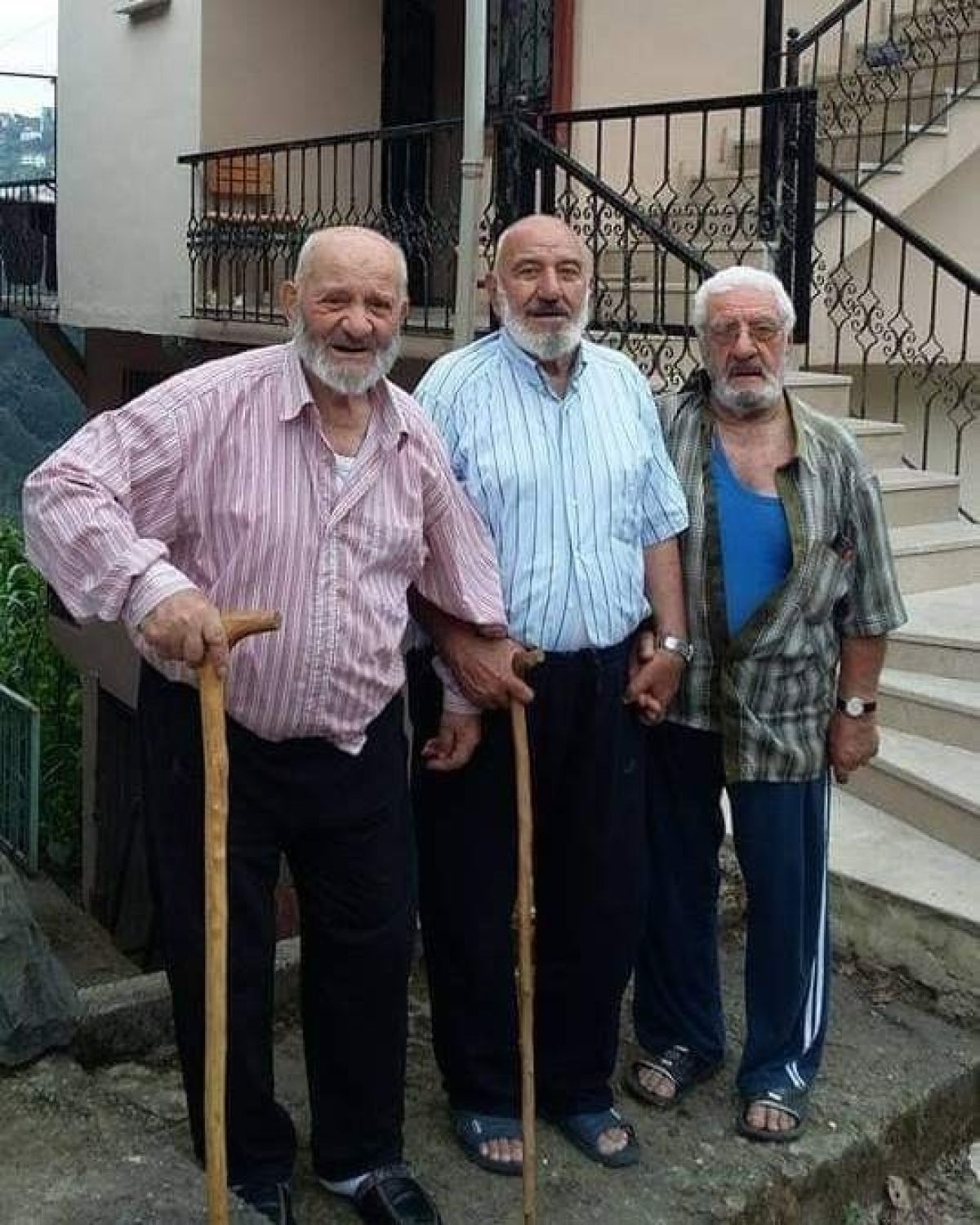 Trabzon da üç kardeş kardeş 23 gün içinde vefat etti #1