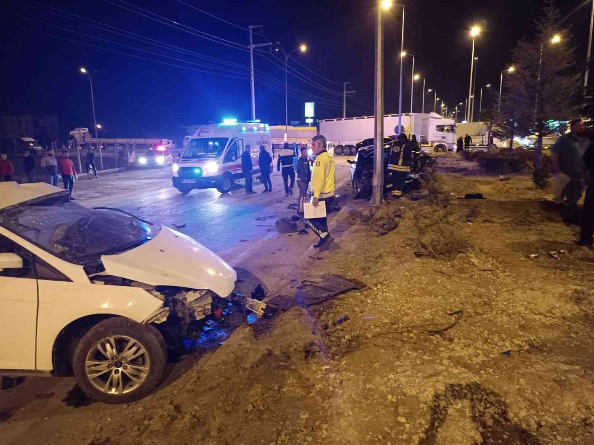 Konya’da iki otomobil çarpıştı: 1 ölü 2 yaralı #1