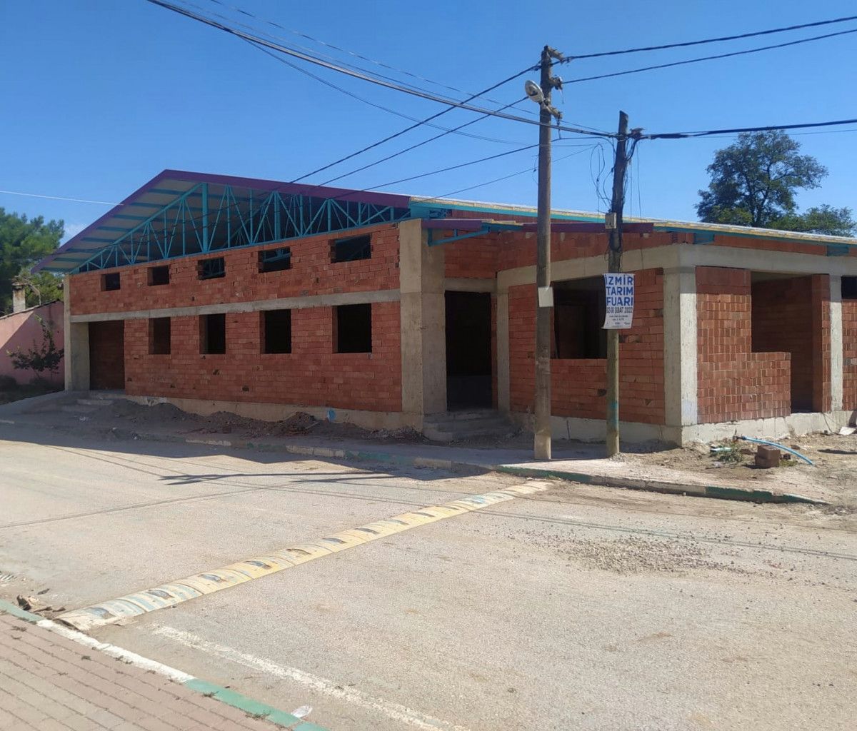 Bursa da mahalleli durumu olmayanlar için düğün salonu inşa ediyor #1