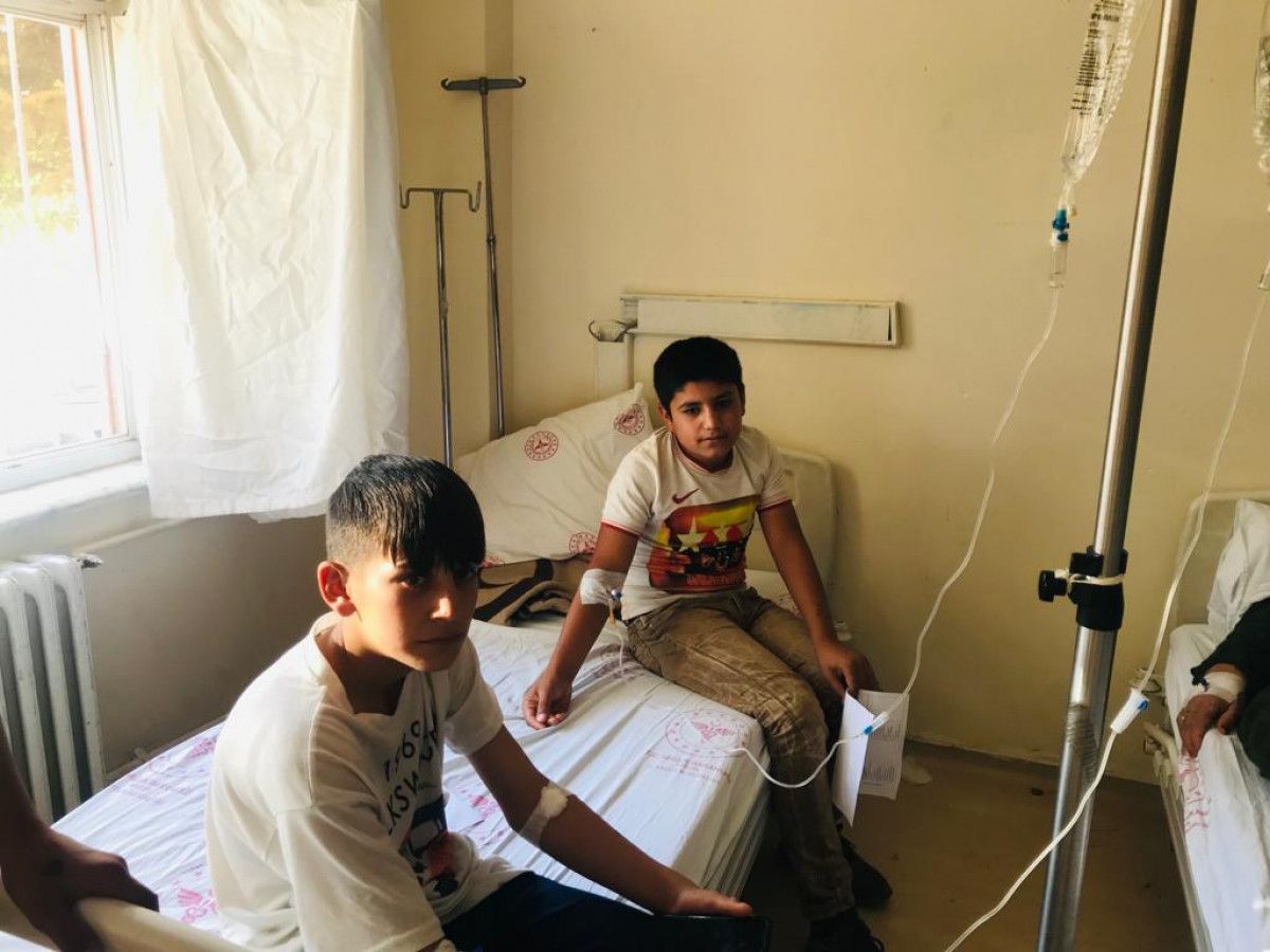 Mardin de 20 öğrenci, gıda zehirlenmesi şüphesiyle hastanede #3