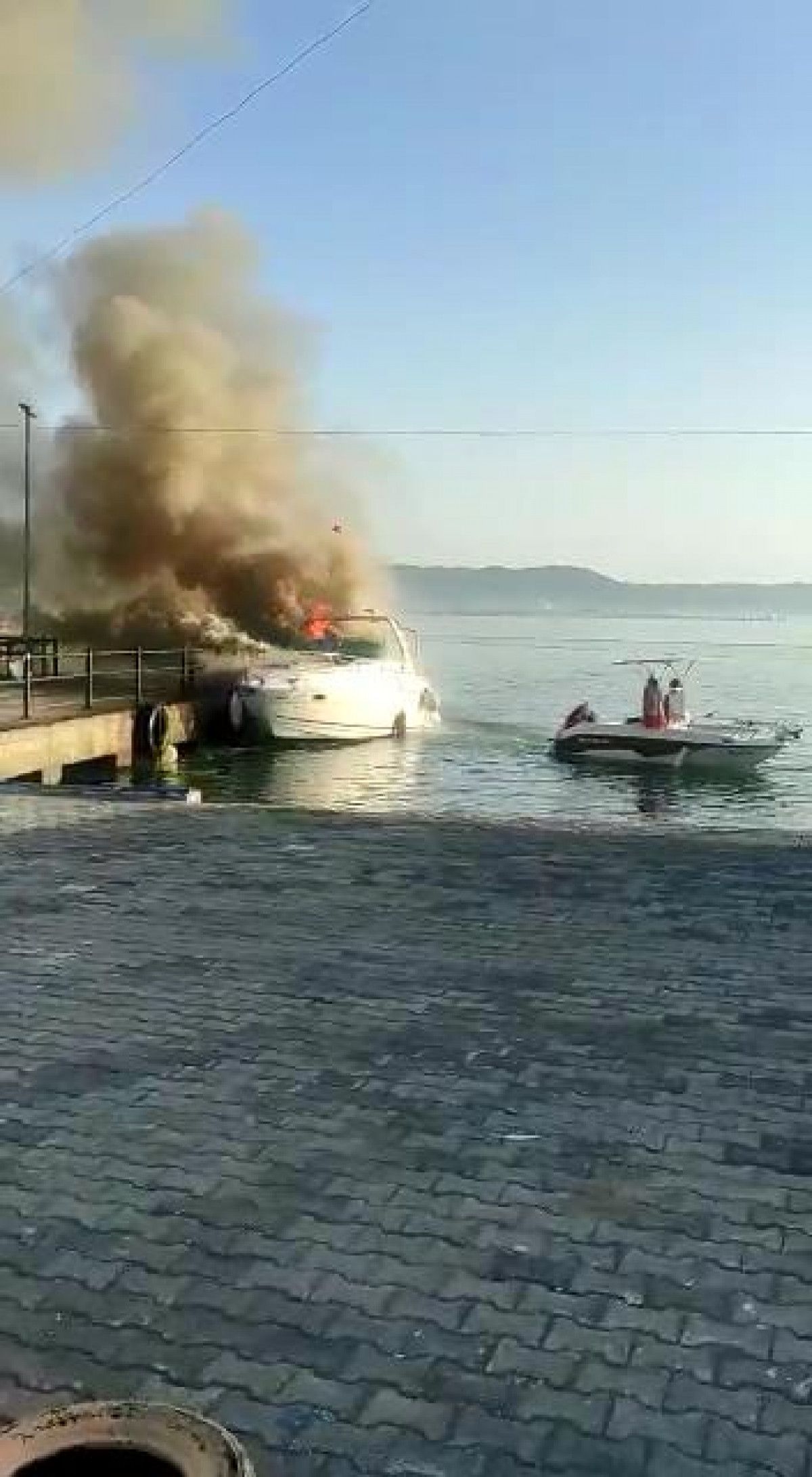 Bursa da limana bağlı tekne, alev alev yandı #7