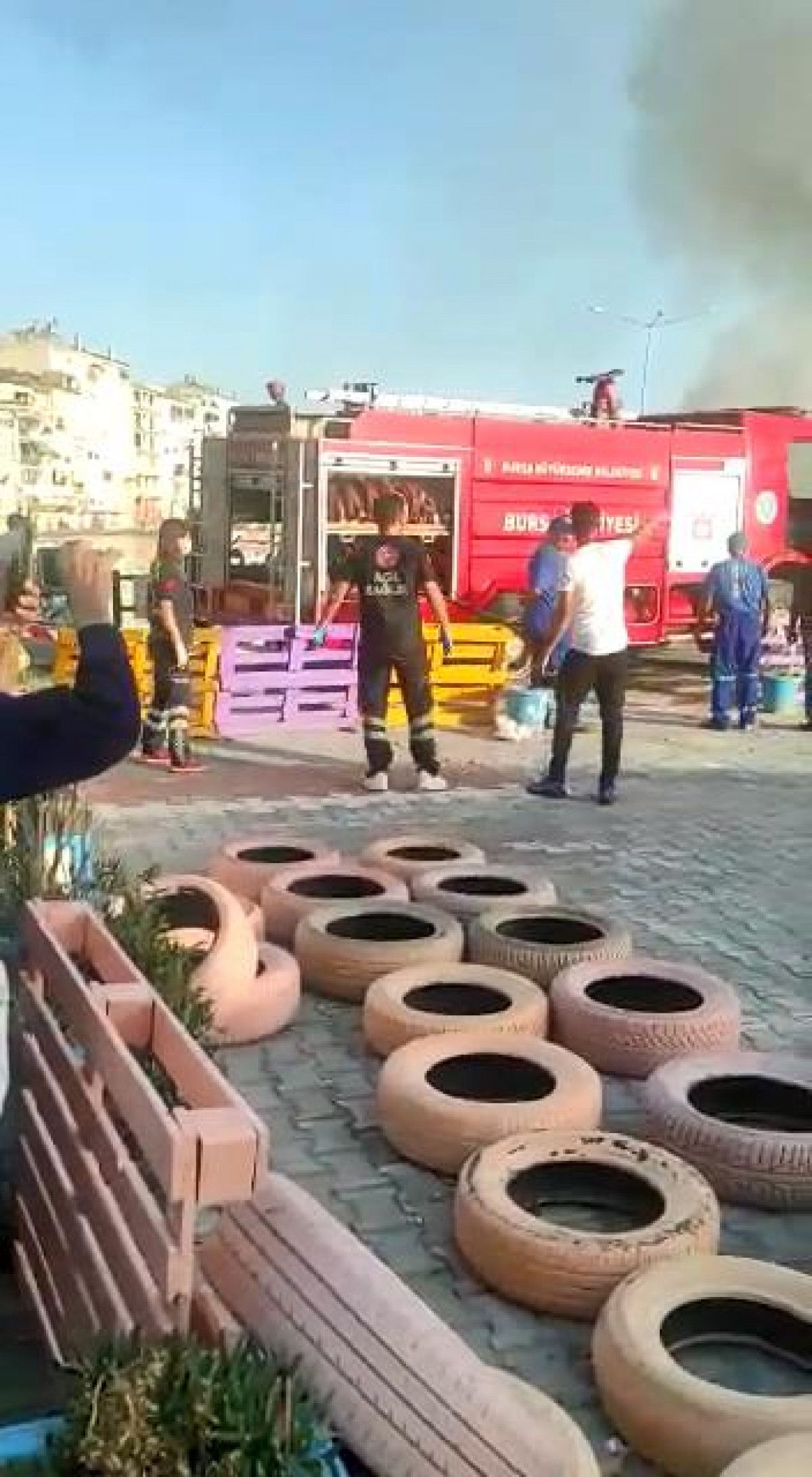 Bursa da limana bağlı tekne, alev alev yandı #4