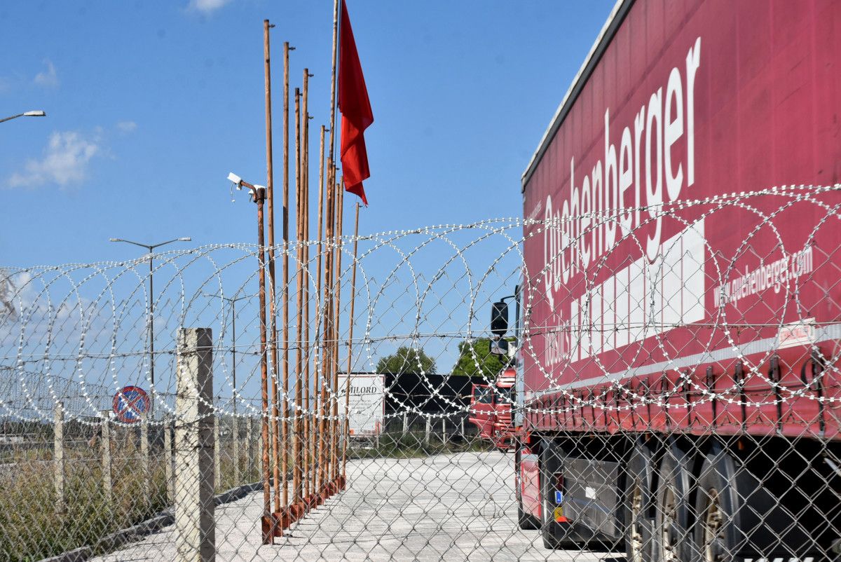 Kapıkule de kaçak göçmenlere dikenli tel engeli #10