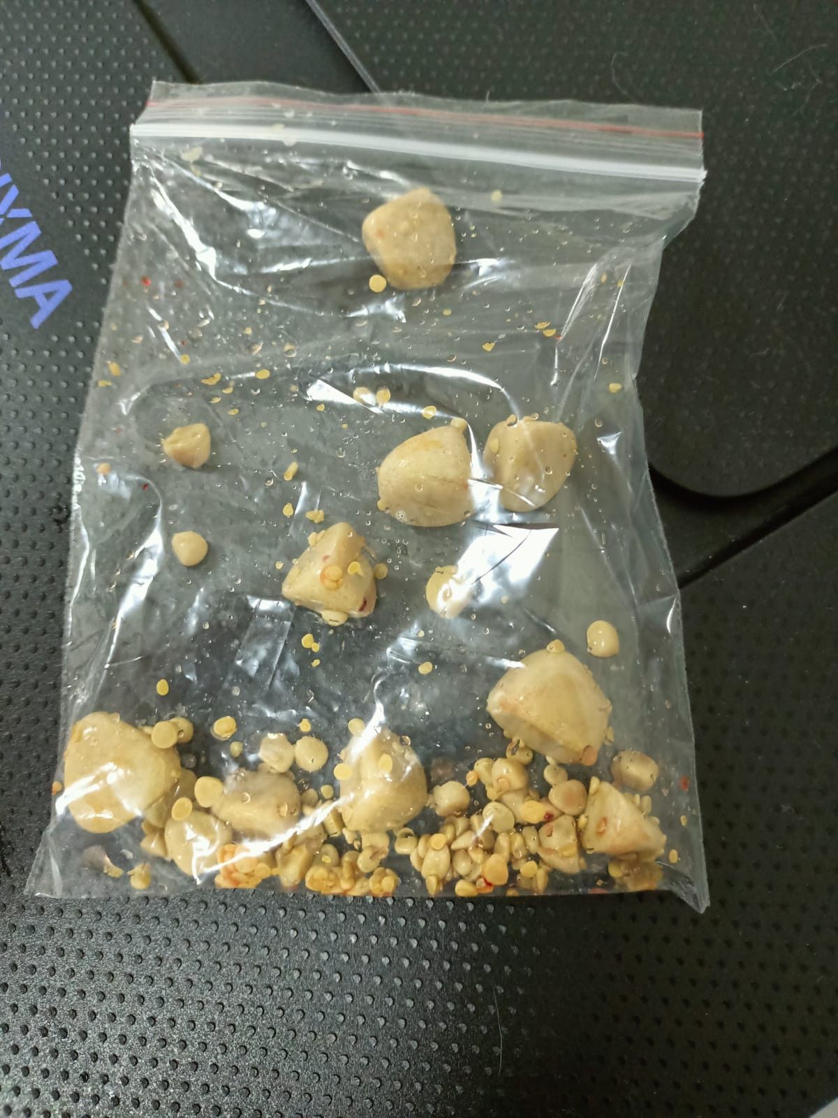 Adana da  Biber  isimli köpeğin mesanesinden 55 parça taş çıktı #5