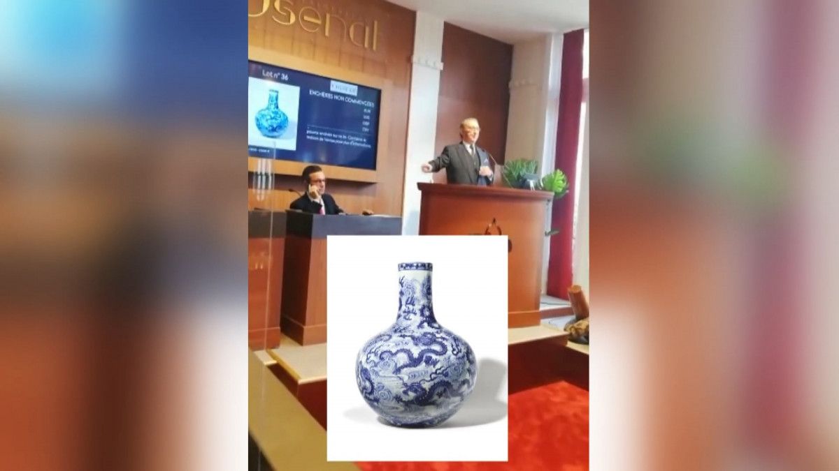 Chinese vase sold at auction in France for 7.7 million euros #3