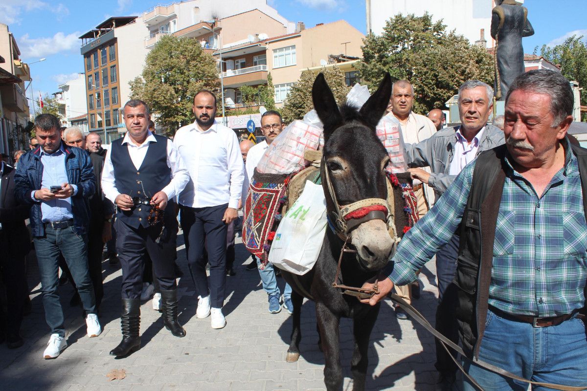 Çanakkale de güreş ağası, 1 milyon 17 bin TL ağalık parasını katırla taşıdı #2