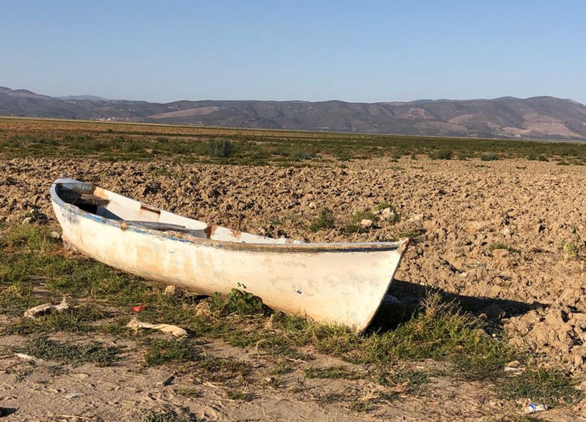Marmara Gölü nde tek damla su kalmadı #5