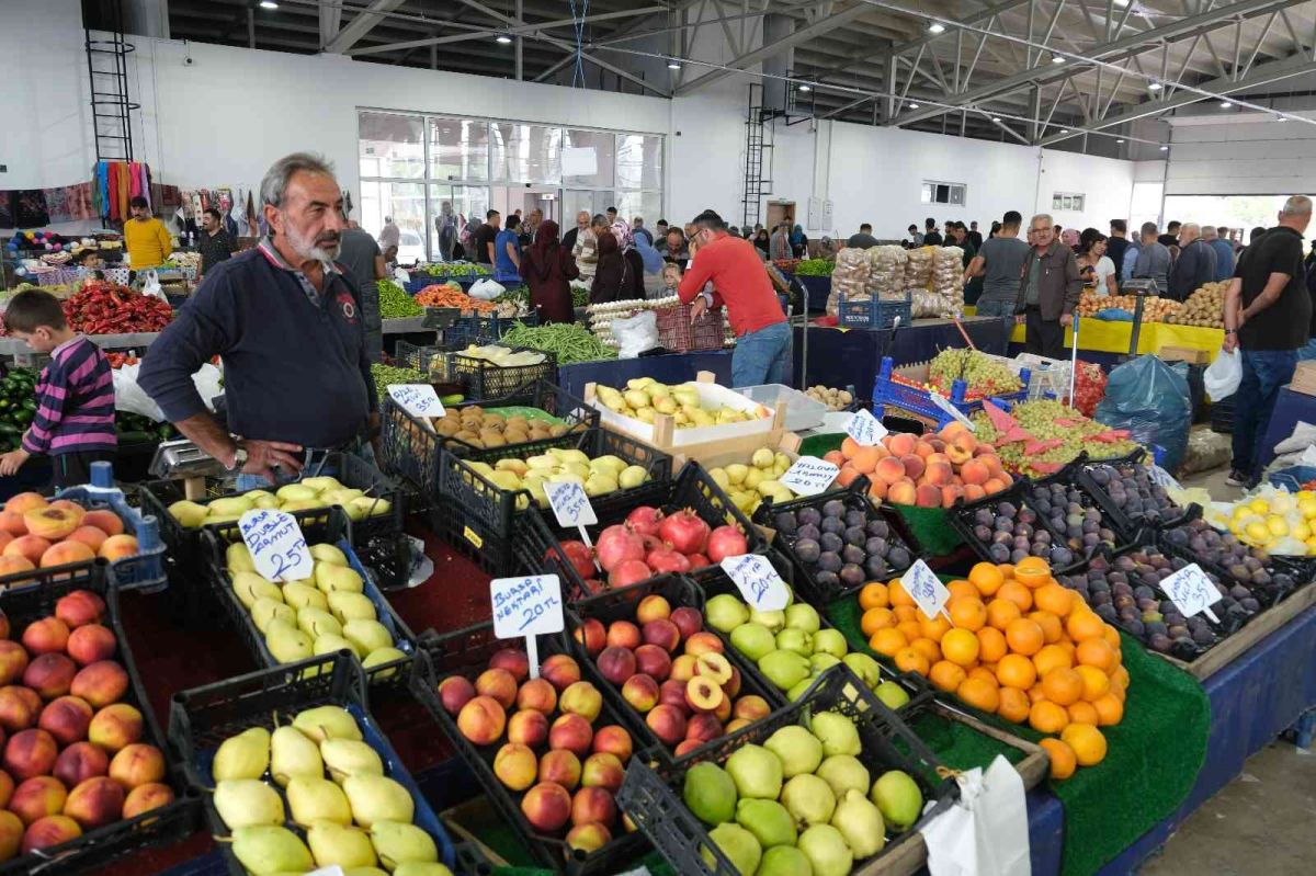 Erzincan’da pazarlarda kış meyve ve sebzeleri yerini aldı #1