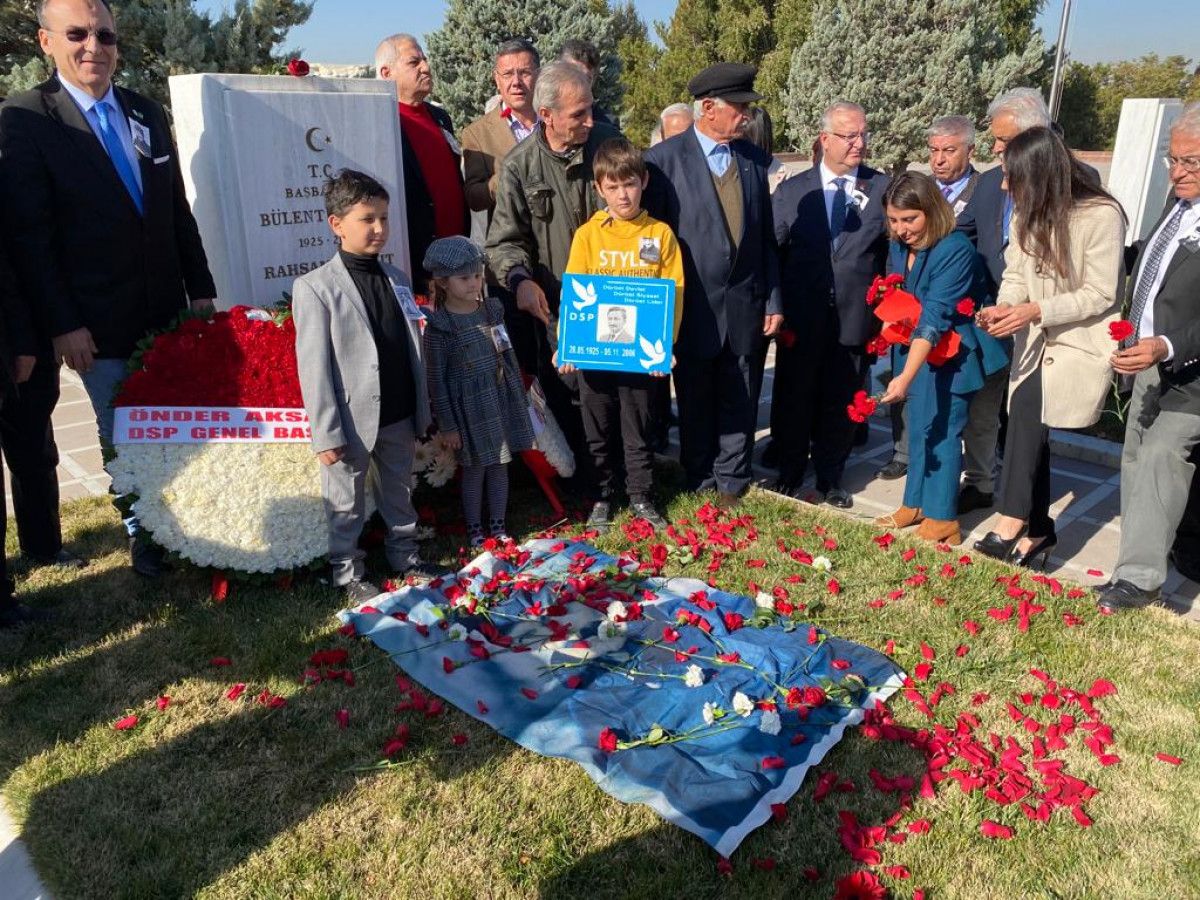 Bülent Ecevit, 16’ncı ölüm yılında mezarı başında anıldı #1