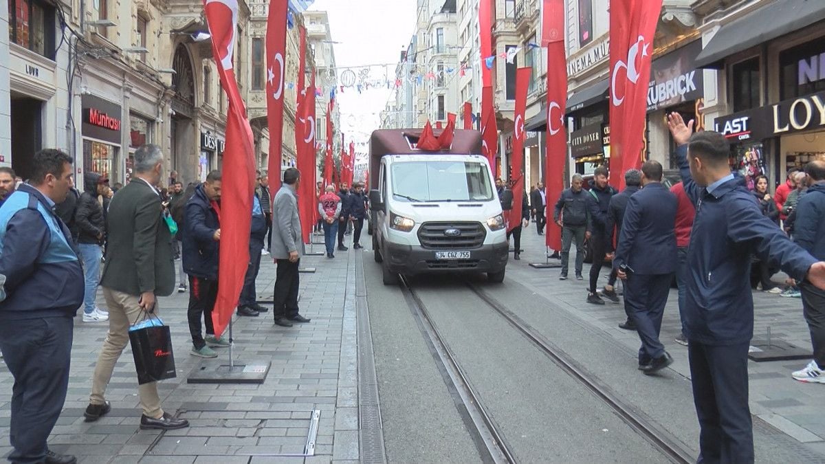 Taksim 1200 Türk bayrağıyla donatıldı #11
