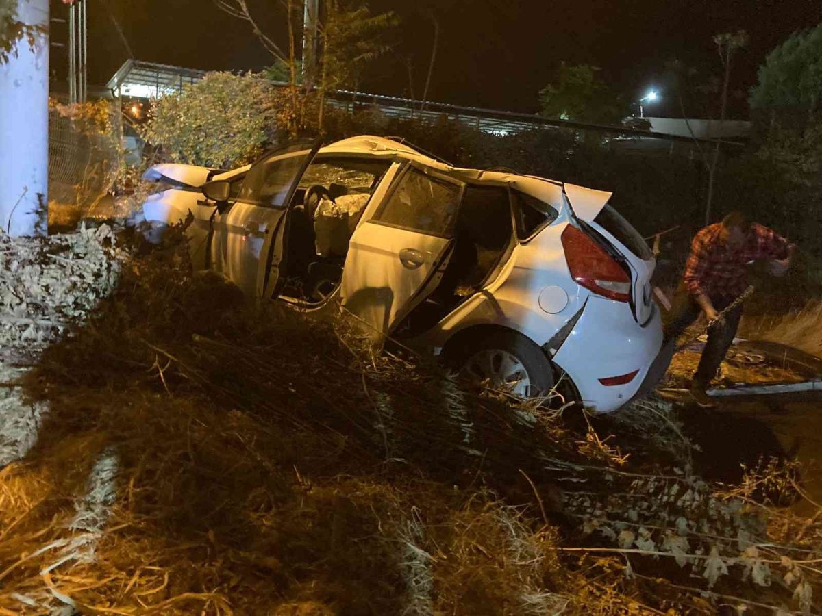İzmir’de ehliyetsiz gencin kullandığı araç kaza yaptı: 1 ölü, 2 yaralı #4