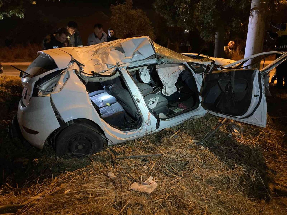 İzmir’de ehliyetsiz gencin kullandığı araç kaza yaptı: 1 ölü, 2 yaralı #2