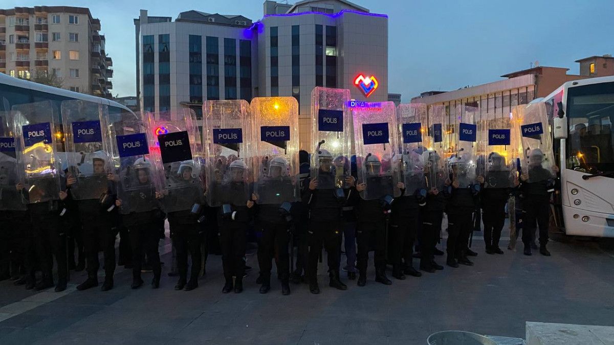 Diyarbakır da HDP’lilerin ‘Pençe Kılıç Hava Harekatı’ protestosu #4