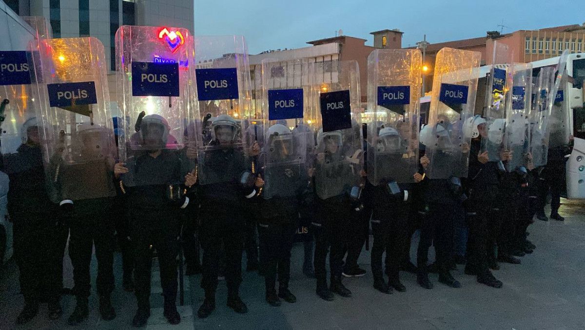 Diyarbakır da HDP’lilerin ‘Pençe Kılıç Hava Harekatı’ protestosu #1