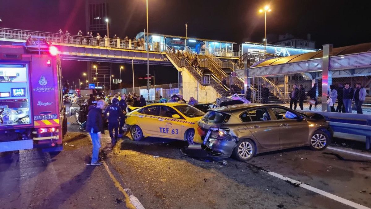 Mecidiyeköy D-100 Karayolu nda 15 araç birbirine girdi: 8 yaralı #1