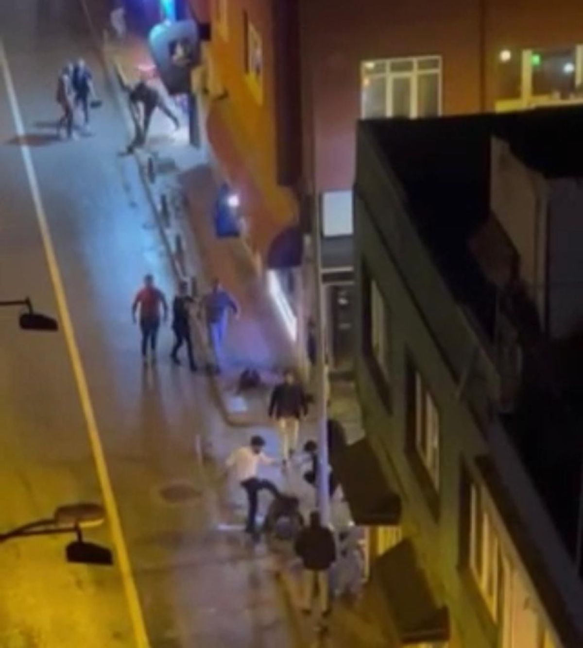 Eskişehir de eğlence mekanı önünde kavga: 4 yaralı, 5 gözaltı #2