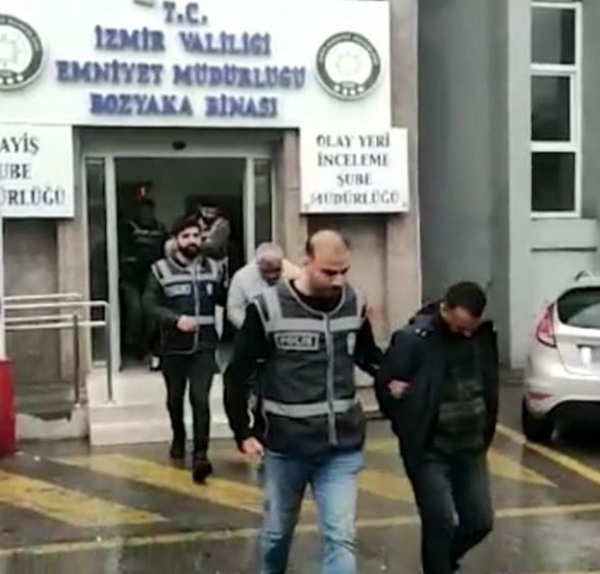 İzmir de aranan 29 kişi yakalandı #1