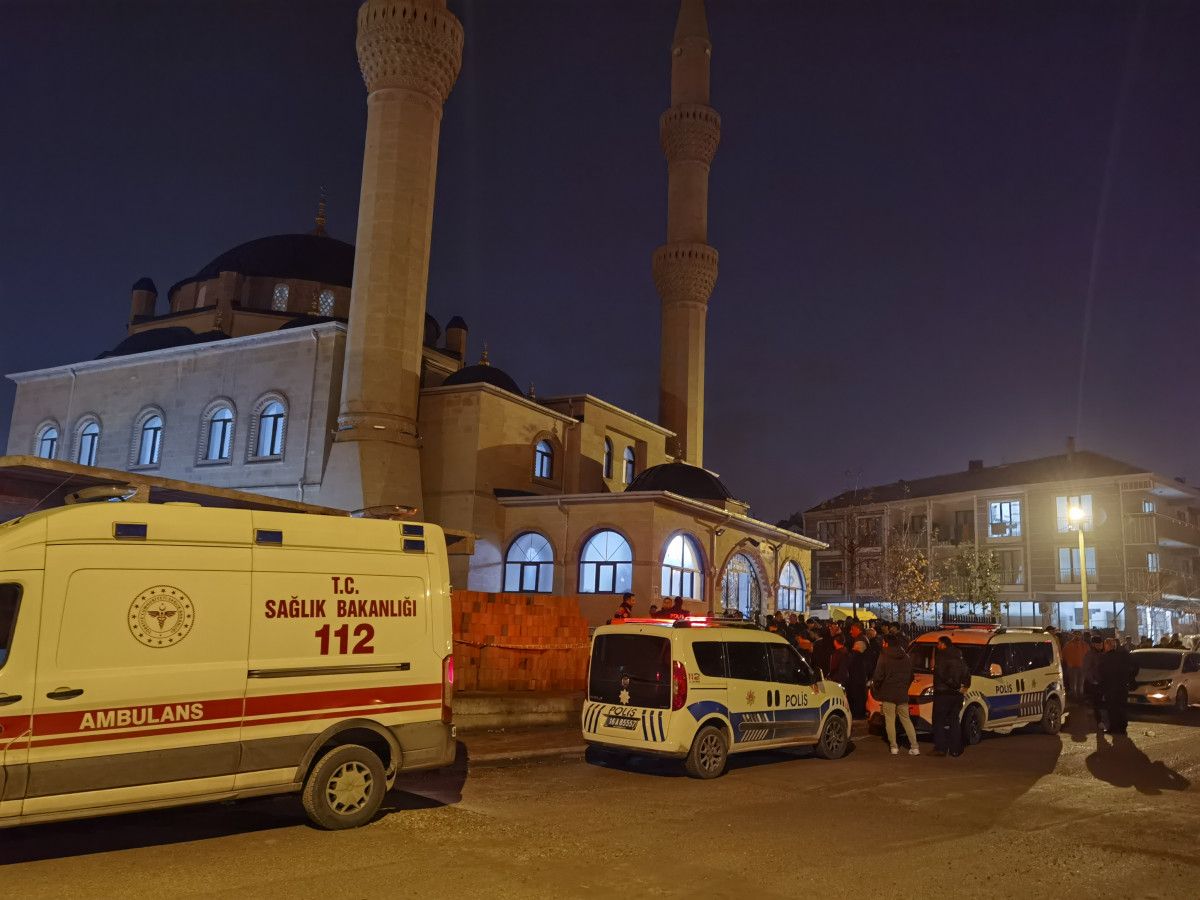 Bursa da abdest almaya giden kişi, caminin müştemilat inşaatından düşerek öldü #1