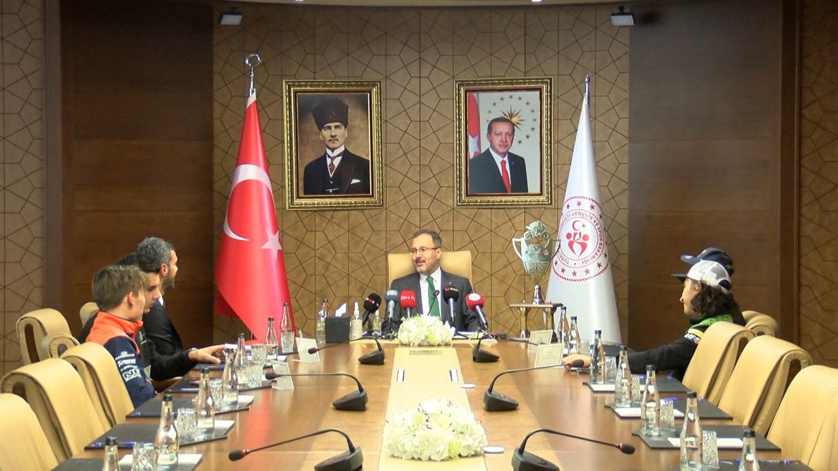 Mehmet Muharrem Kasapoğlu, milli motosikletçileri kabul etti #2