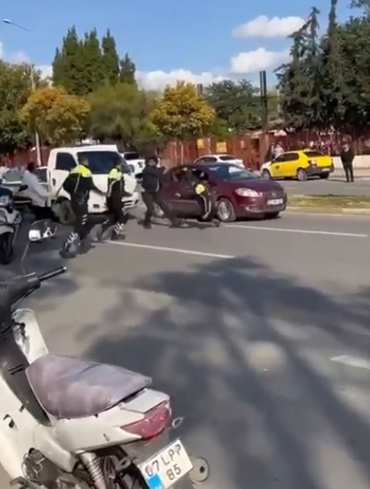 Antalya da polise saldıran moto kuryeye meydan dayağı #3