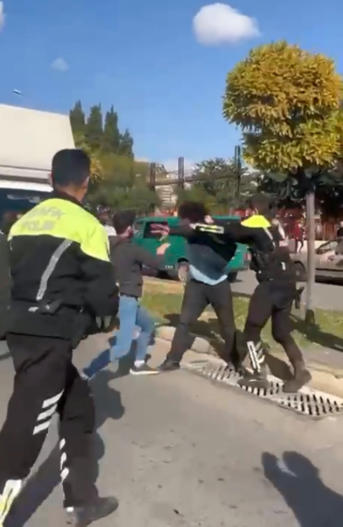 Antalya da polise saldıran moto kuryeye meydan dayağı #4