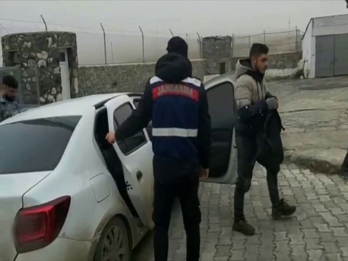 Kars ta kaçak göçmenleri taşıyan araç durduruldu #2
