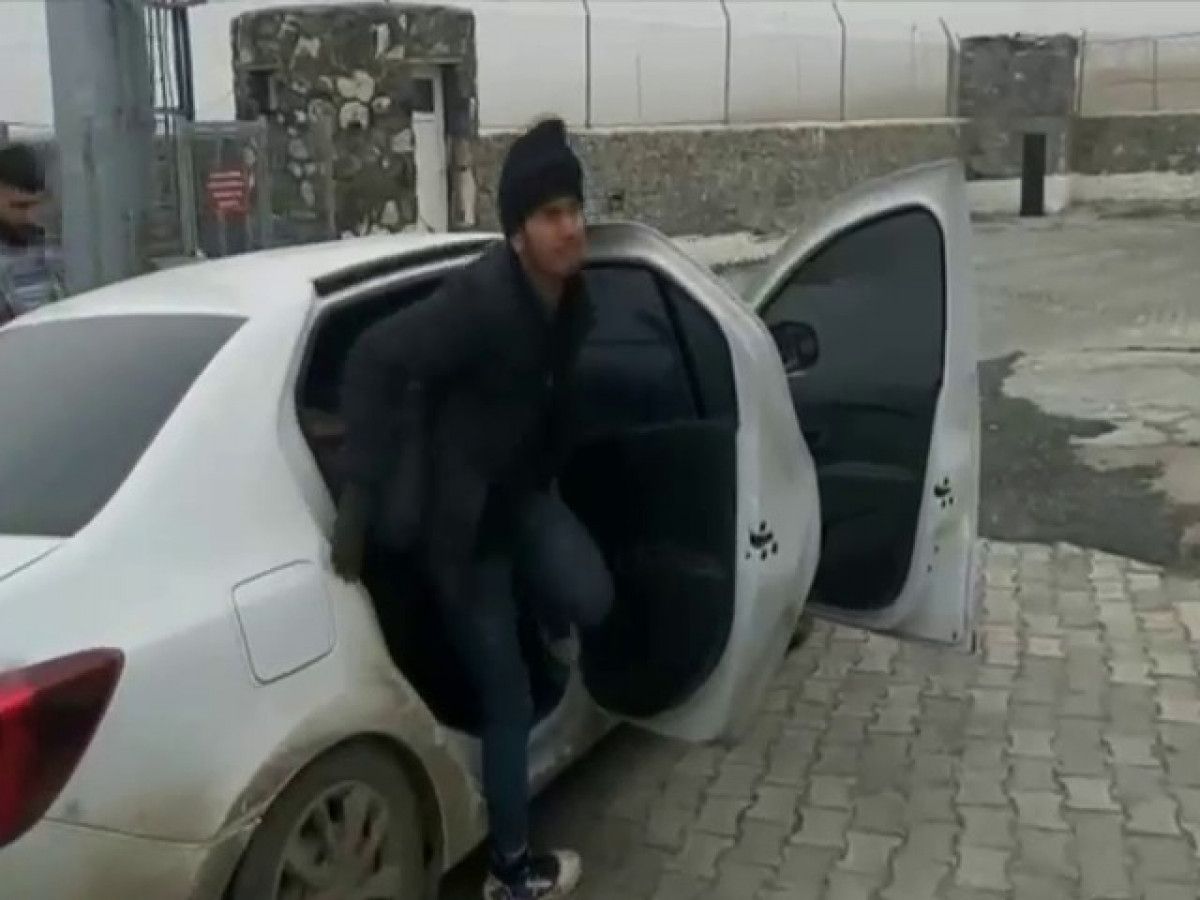 Kars ta kaçak göçmenleri taşıyan araç durduruldu #3