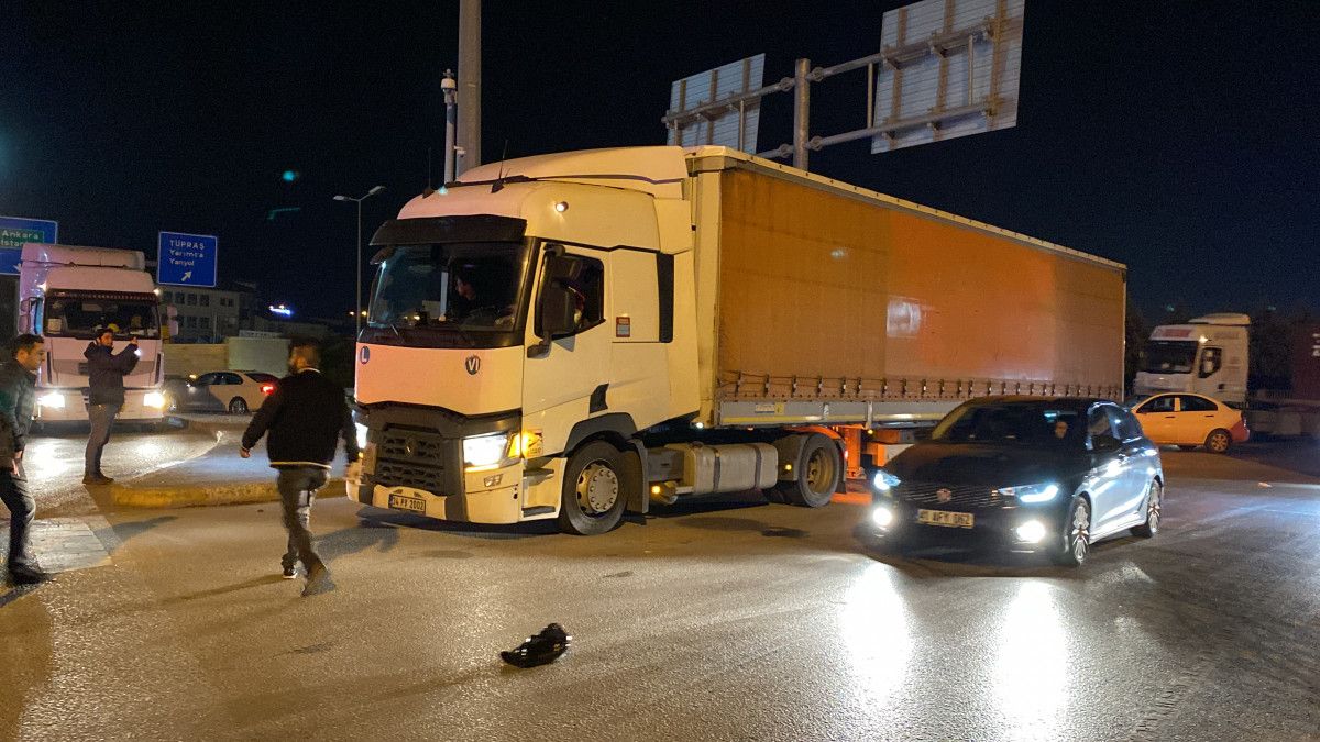 Kocaeli TEM de durdurulan tırın dorsesinden kaçak göçmenler çıktı #8