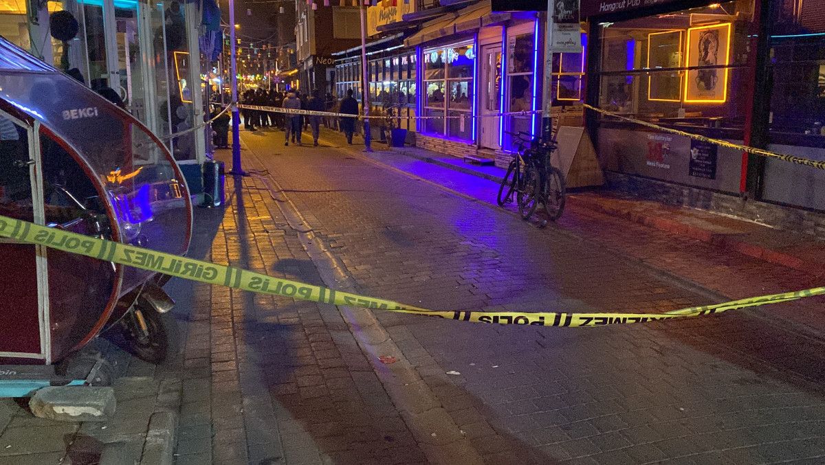 Eskişehir de barlar sokağında tartıştığı mekan çalışanını silahla vurdu #2