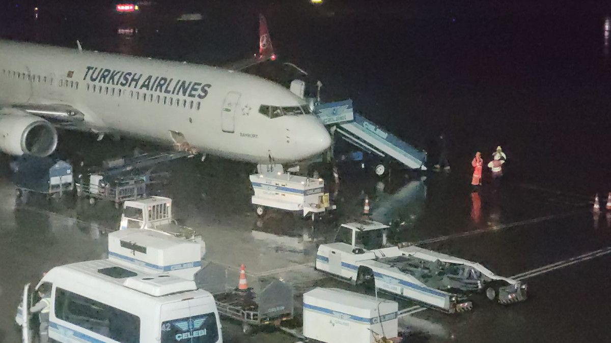 Trabzon da yolculara  havada yanan uçak  fotoğrafı atan şahıs panik yarattı #1