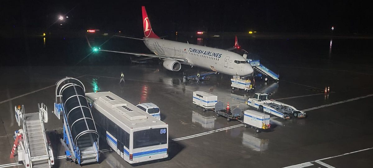 Trabzon da yolculara  havada yanan uçak  fotoğrafı atan şahıs panik yarattı #5