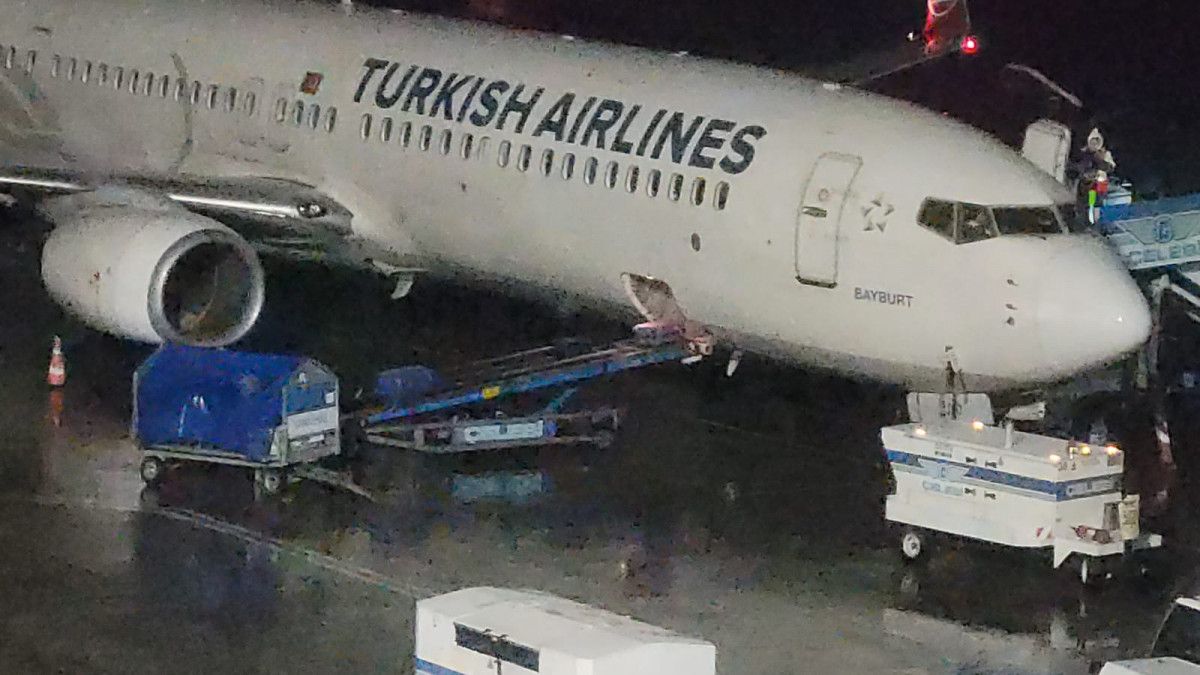 Trabzon da yolculara  havada yanan uçak  fotoğrafı atan şahıs panik yarattı #3