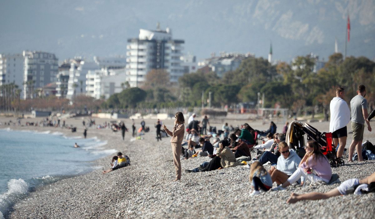 Antalya da yılın son gününde denize girdiler #3