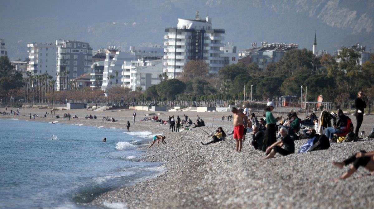 Antalya da yılın son gününde denize girdiler #8