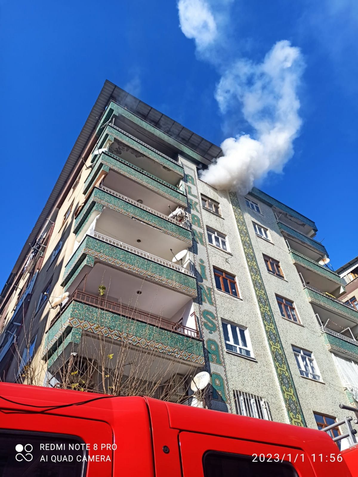 Diyarbakır da 7 katlı apartmanda yangın çıktı #9