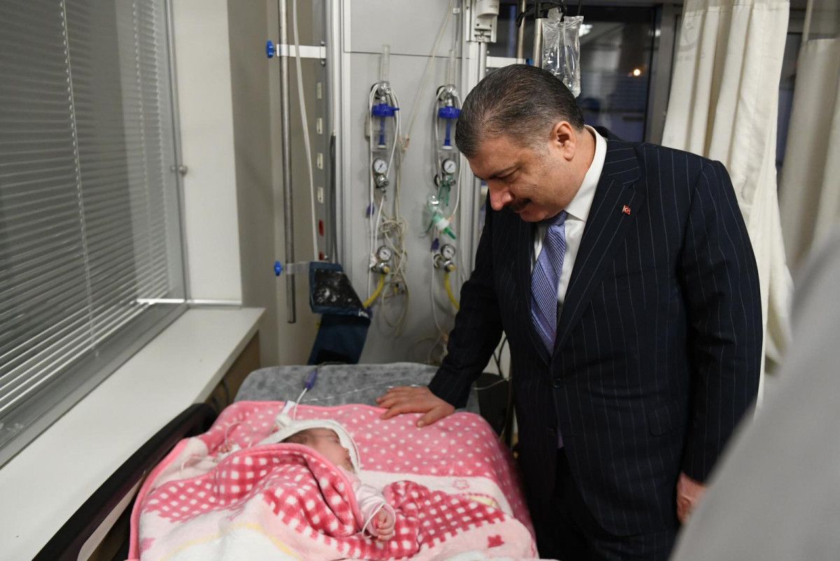 Sağlık Bakanı Koca, yılbaşında İstanbul daki hastaneleri ziyaret etti #1