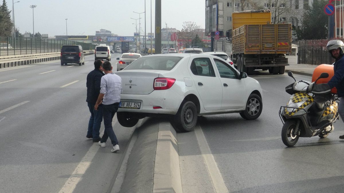 Avcılar da zincirleme kazanın 150 metre ilerisinde bir kaza daha oldu #3