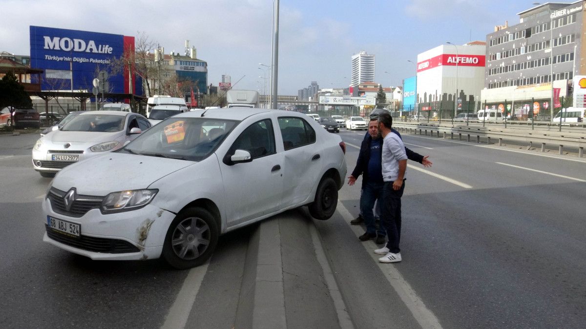 Avcılar da zincirleme kazanın 150 metre ilerisinde bir kaza daha oldu #5