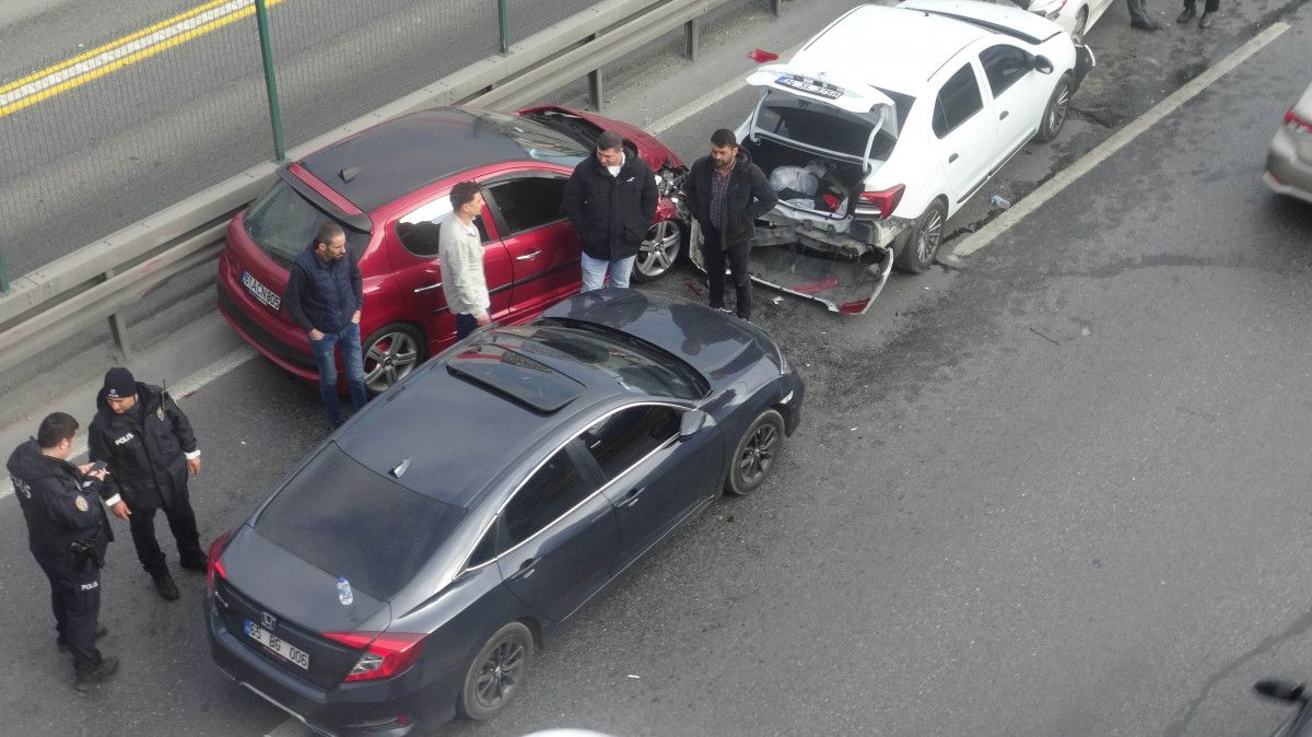 Avcılar da zincirleme kazanın 150 metre ilerisinde bir kaza daha oldu #1