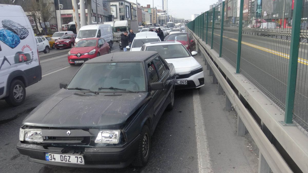 Avcılar da zincirleme kazanın 150 metre ilerisinde bir kaza daha oldu #4