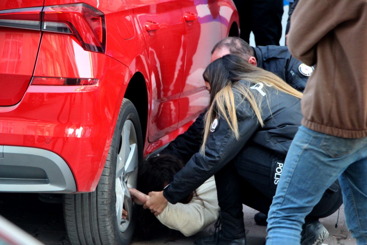 Adana da otomobilin altına giren kız polise 2 saat direndi  #1