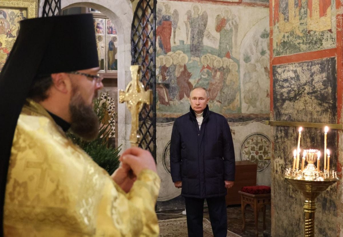 Vladimir Putin, Kremlin’deki katedralde tek başına Noel ayinine katıldı #6
