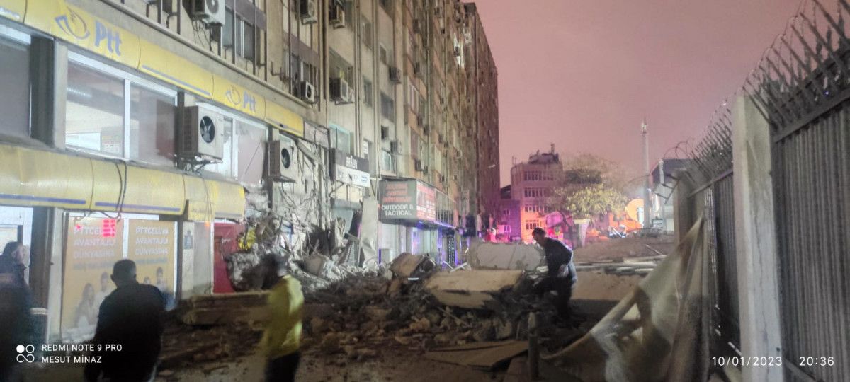 İzmir de yıkım aşamasındaki bina çöktü #3