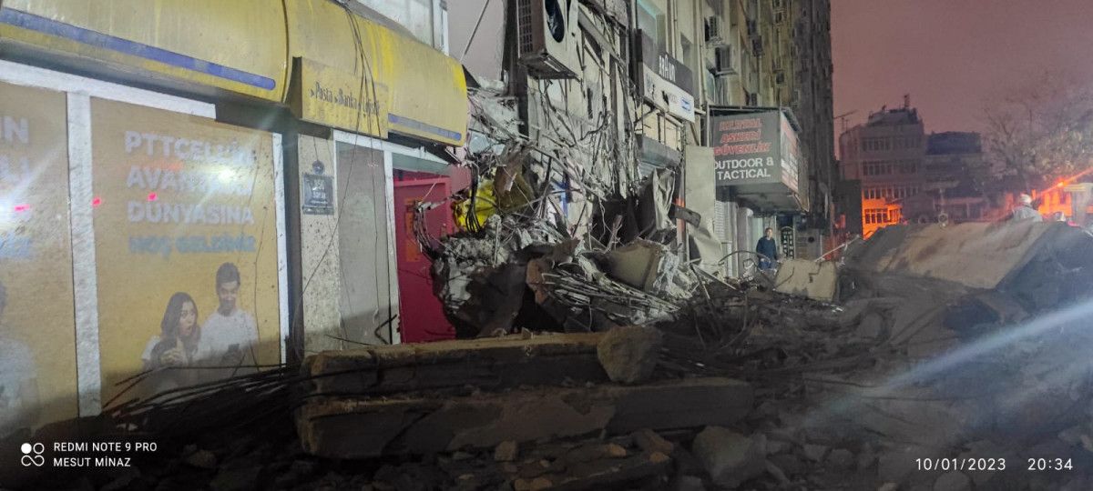 İzmir de yıkım aşamasındaki bina çöktü #2
