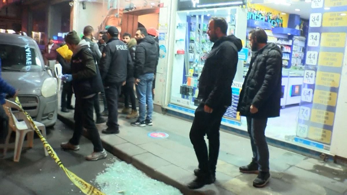 İstanbul da telefoncu dükkanına silahlı saldırı #1
