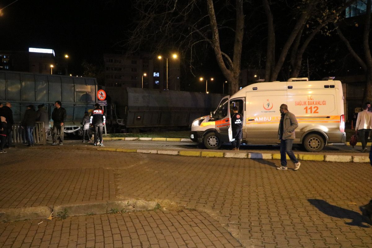 Zonguldak ta aracıyla ters yöne giren sürücü, trenle çarpıştı #7