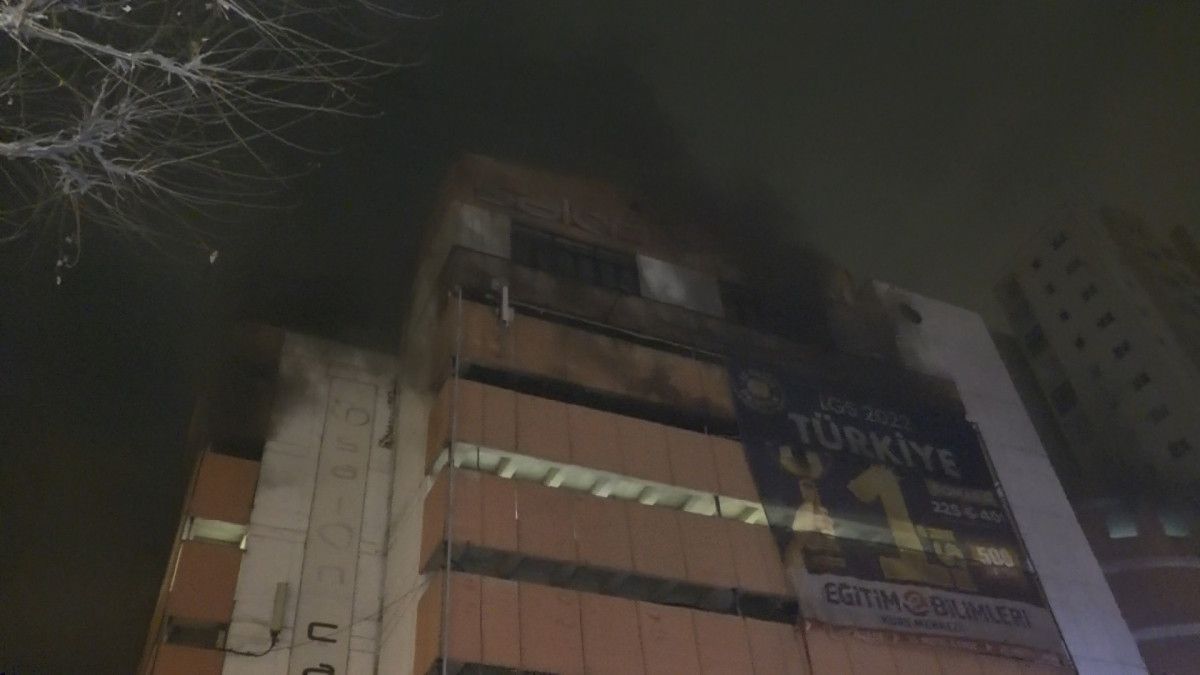 Bursa da katlı otoparktaki otomobil alev aldı  #3